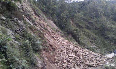 लगातार वर्षाले कोशीका मुख्य राजमार्ग प्रभावित, मध्य पहाडी लोकमार्ग र मेची करिडोरमा यातायात अवरुद्ध