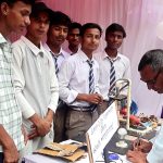 पोखरिया माविको विज्ञान मेला : फोहोरबाट बिजुलीदेखि मानव मुटुसम्म, विद्यार्थीका नवप्रवर्तनप्रति सबैको आकर्षण