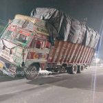 ओभरलोड मकै बोकेको भारतीय ट्रक विराटनगरमा झण्डै भयो दुर्घटना, यातायात केहीबेर प्रभावित