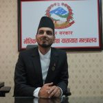 ठेकेदारको खुट्टा भाँच्ने अभिव्यक्तिपछि भाौतिक पूर्वाधारमन्त्री लम्साल विवादित